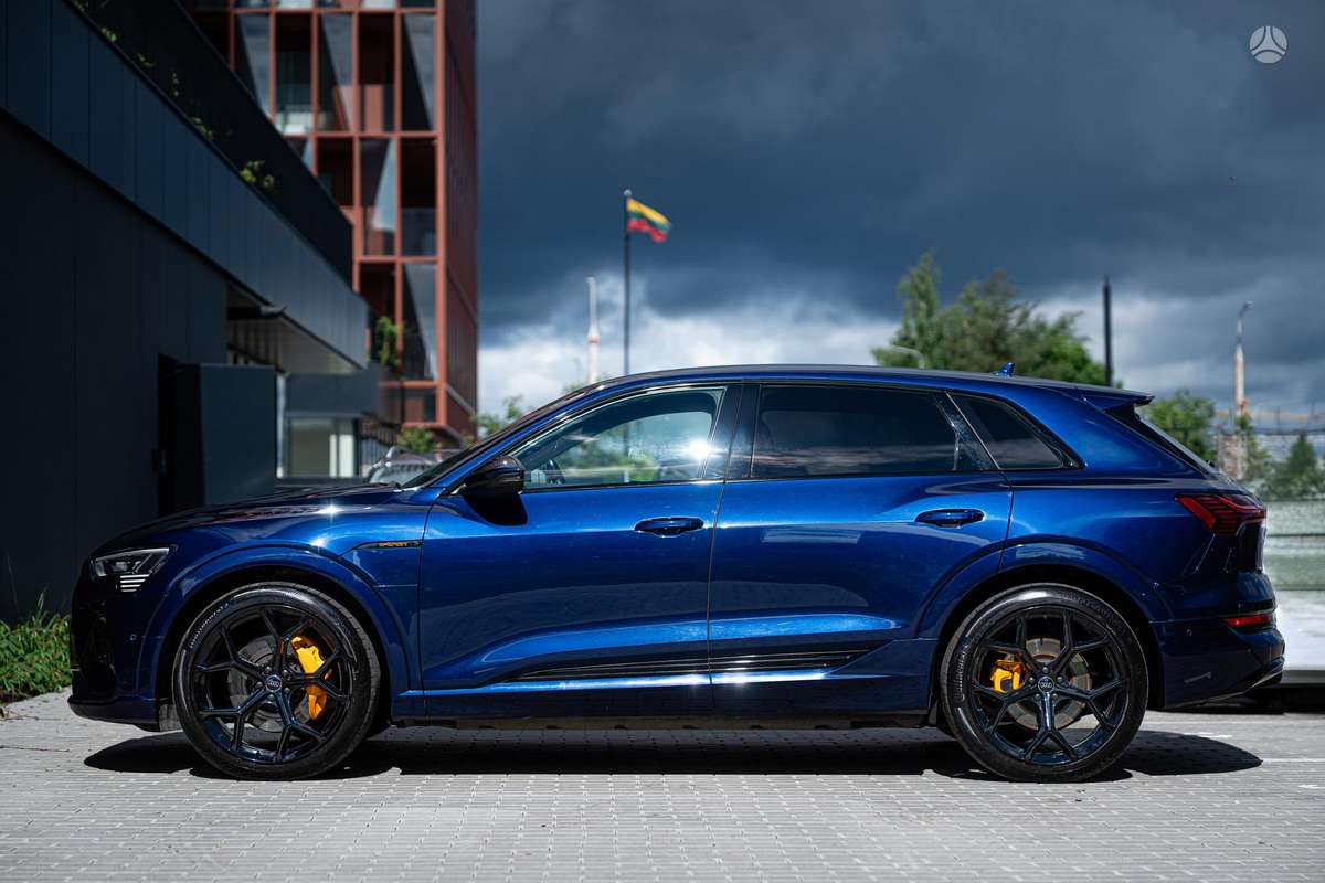 Audi e-tron, 95 kWh, off-road / crossover