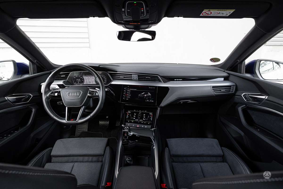 Audi e-tron, 95 kWh, off-road / crossover