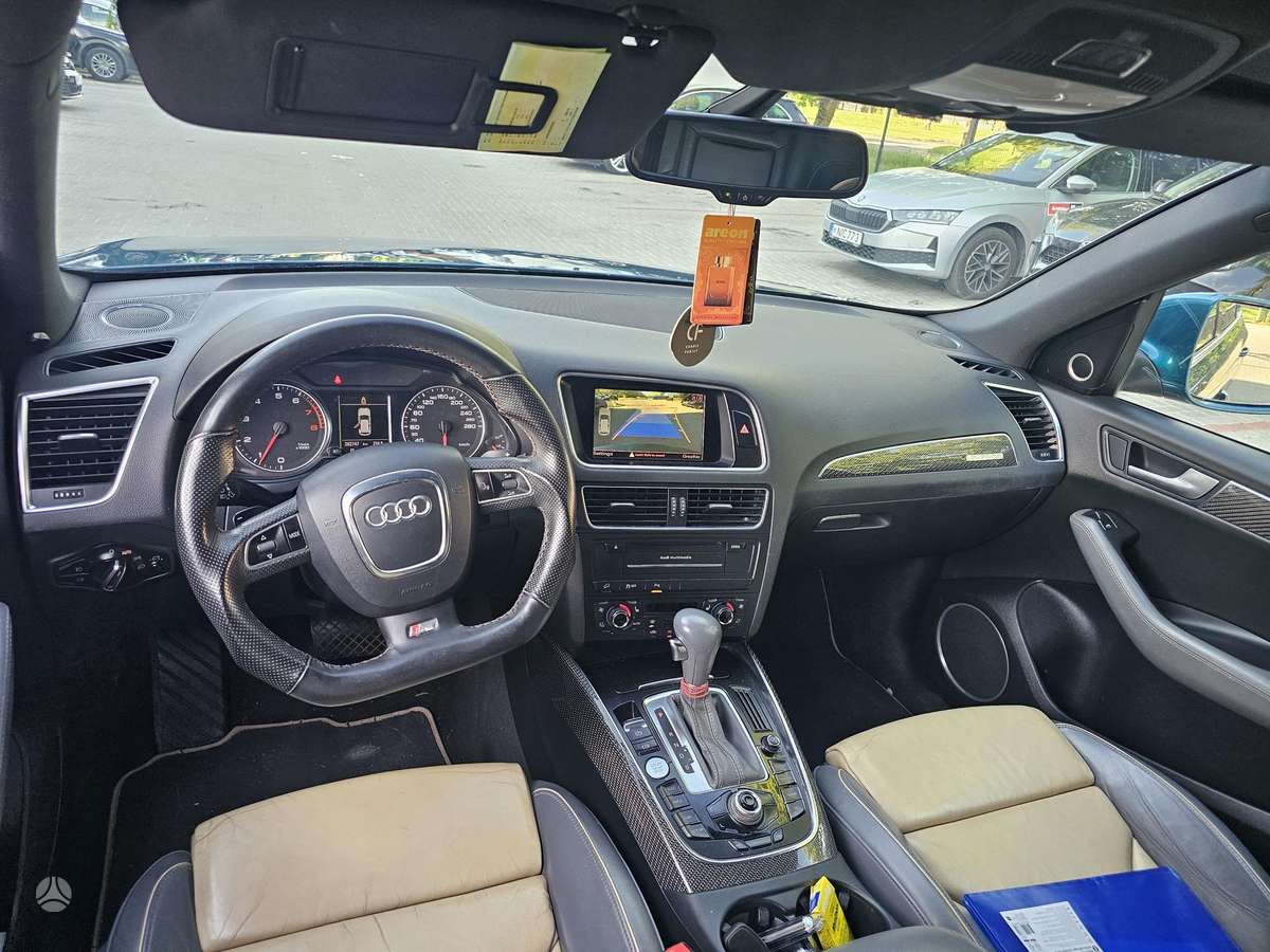 Audi Q5, 2.0 l., off-road / crossover