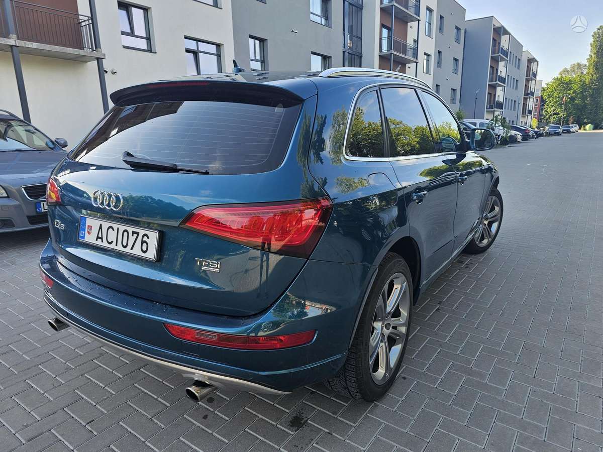 Audi Q5, 2.0 l., off-road / crossover