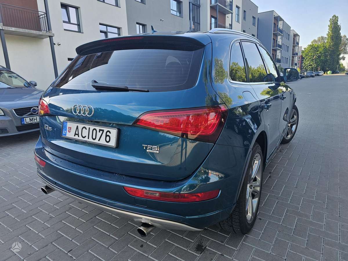 Audi Q5, 2.0 l., off-road / crossover