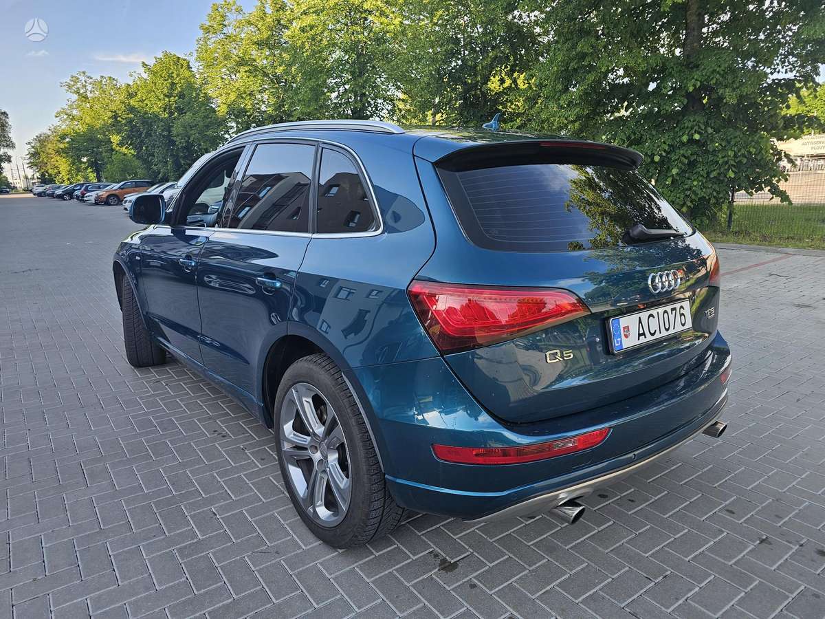 Audi Q5, 2.0 l., off-road / crossover
