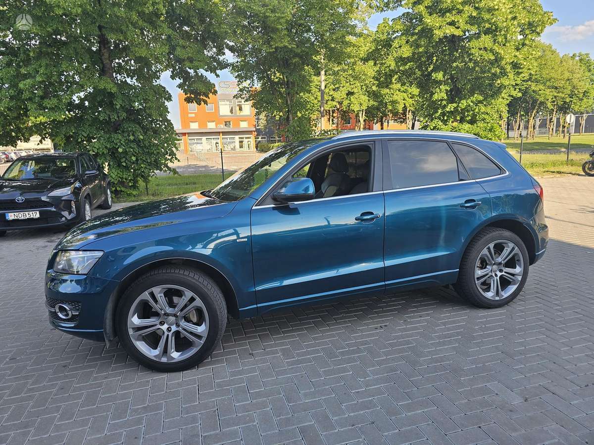 Audi Q5, 2.0 l., off-road / crossover