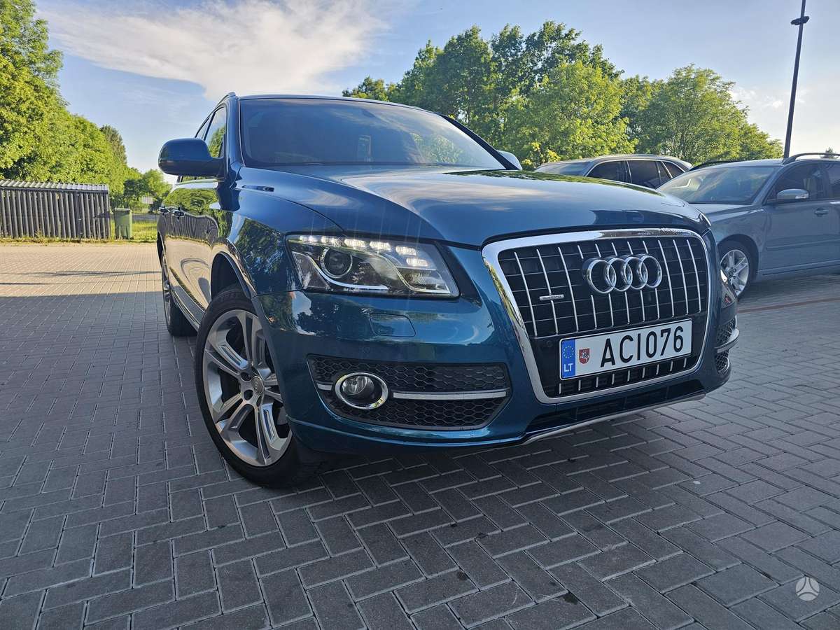 Audi Q5, 2.0 l., off-road / crossover
