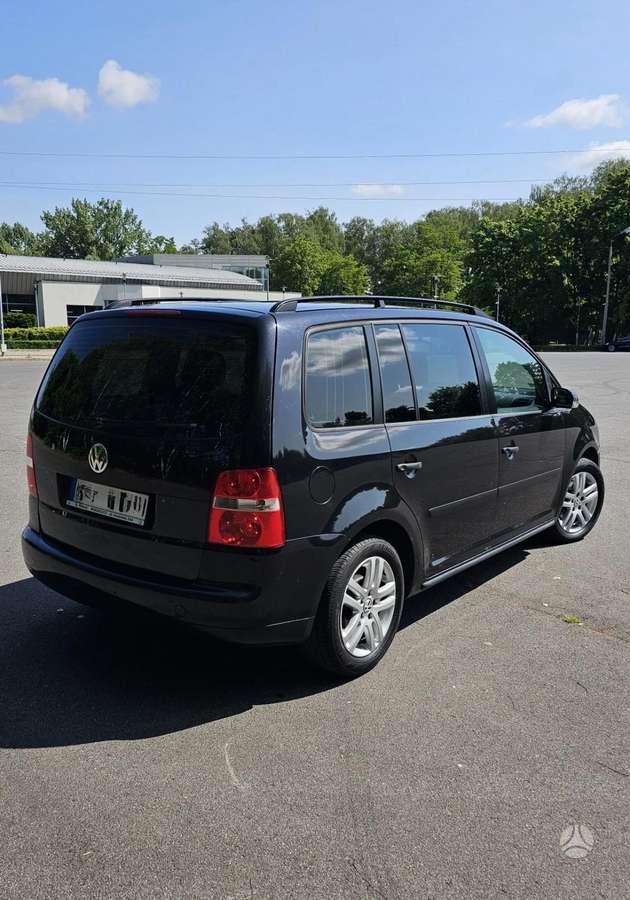 Volkswagen Touran - 3