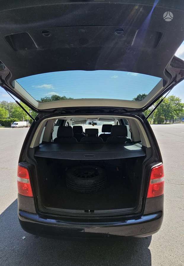 Volkswagen Touran - 4