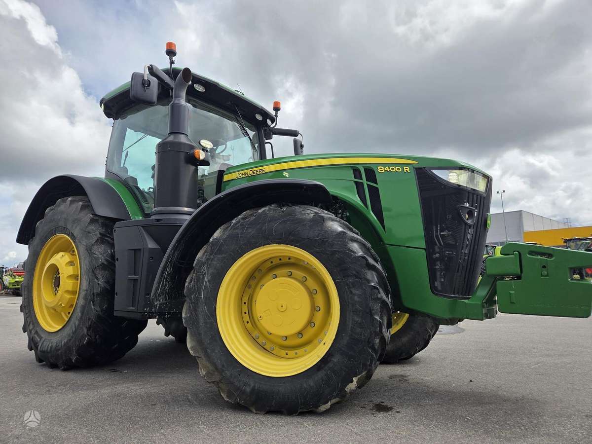 John Deere 8400 R, traktoriai