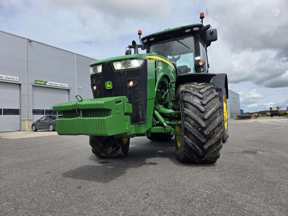 John Deere 8400 R, traktoriai