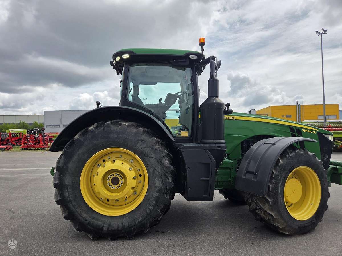 John Deere 8400 R, traktoriai