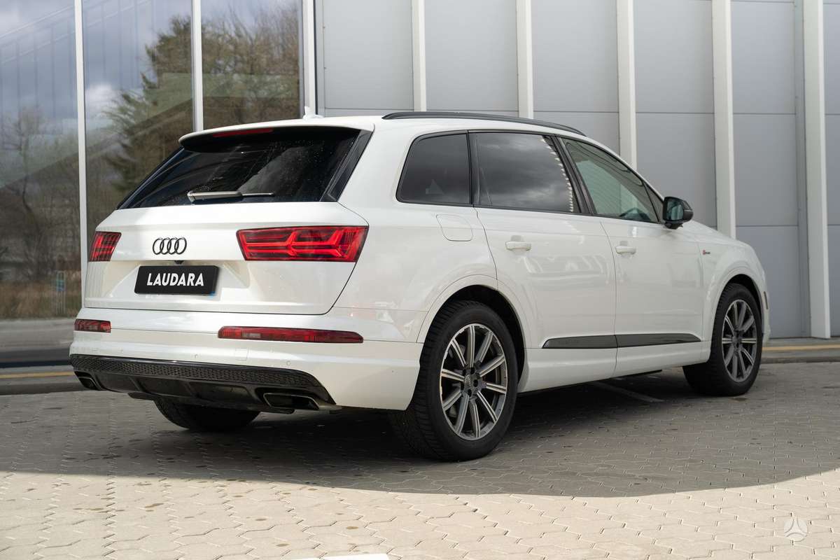 Audi Q7, 3.0 l., off-road / crossover