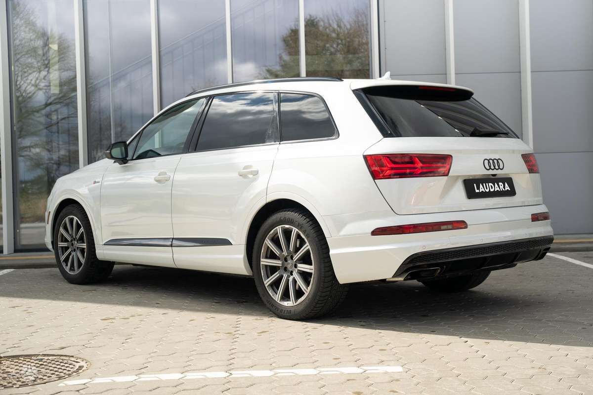 Audi Q7, 3.0 l., off-road / crossover