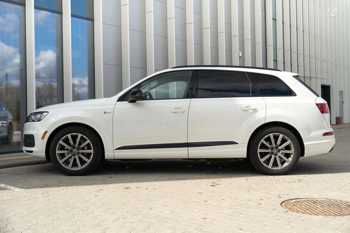 Audi Q7, 3.0 l., off-road / crossover