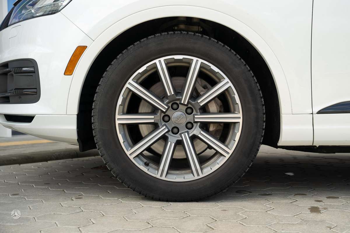 Audi Q7, 3.0 l., off-road / crossover