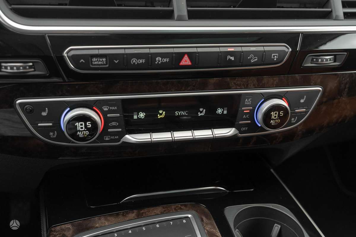 Audi Q7, 3.0 l., off-road / crossover