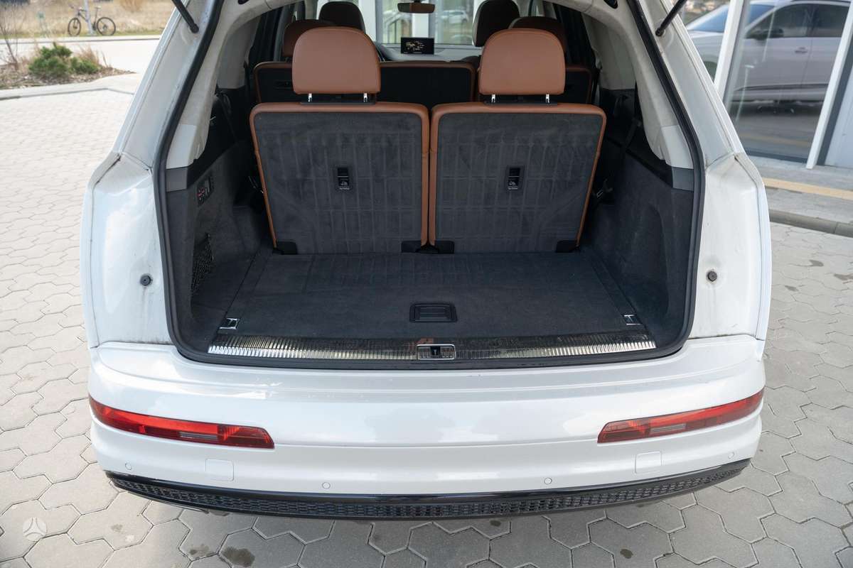 Audi Q7, 3.0 l., off-road / crossover