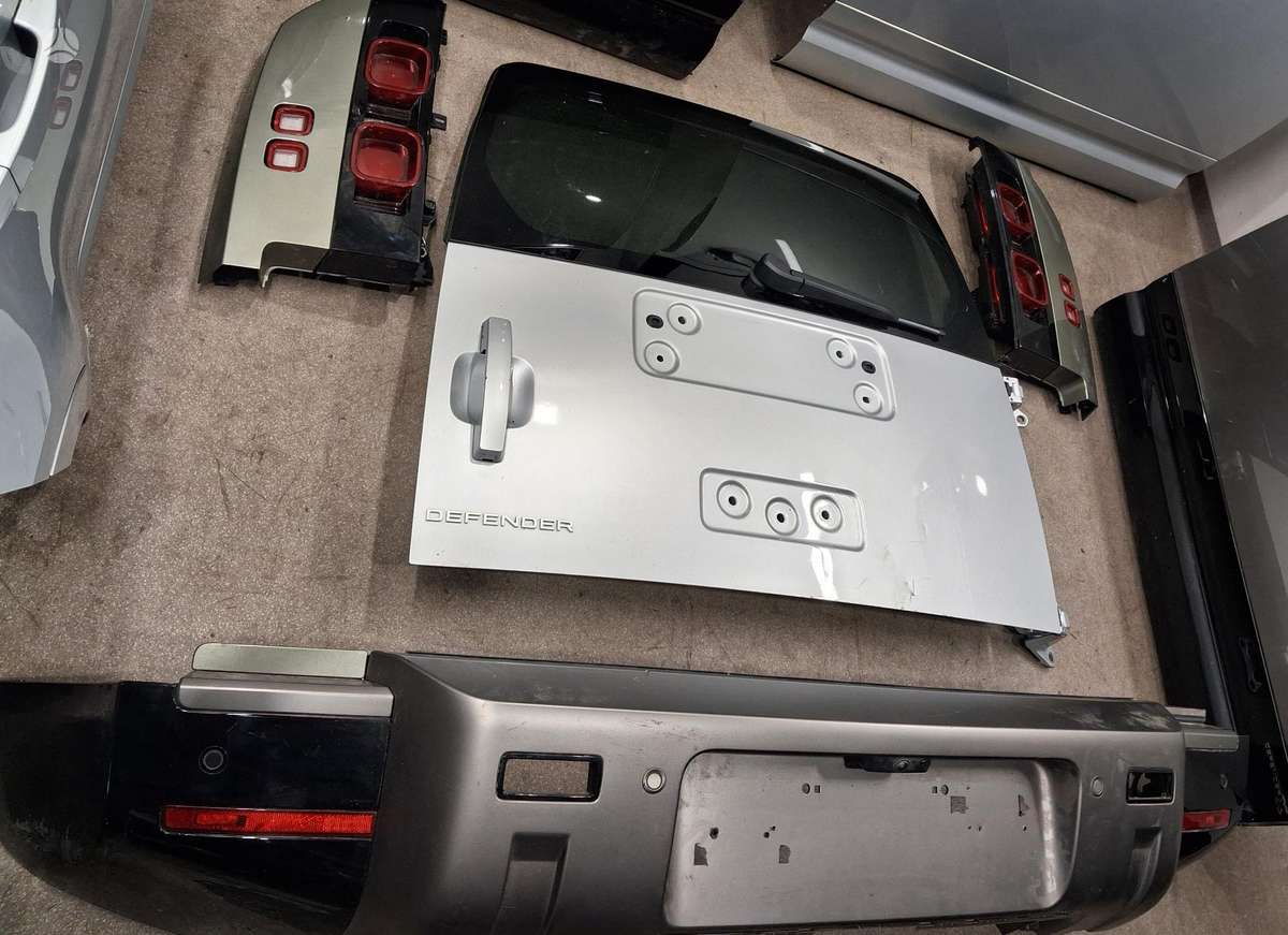 Land Rover Defender dalimis