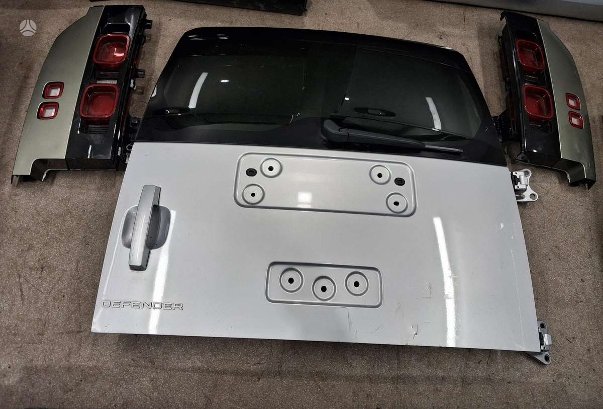 Land Rover Defender dalimis