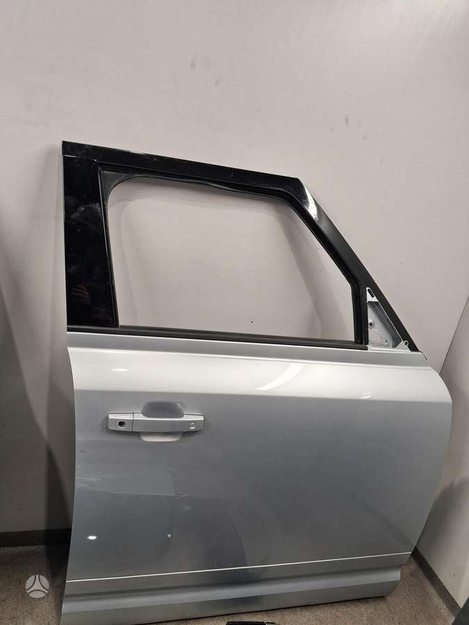 Land Rover Defender dalimis