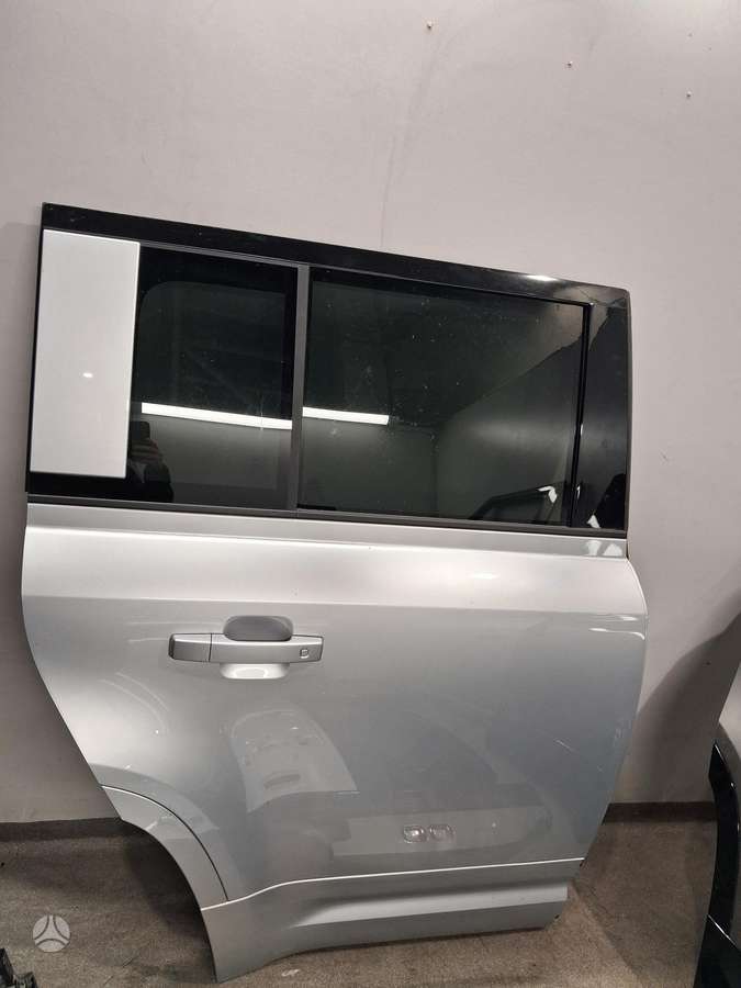 Land Rover Defender dalimis