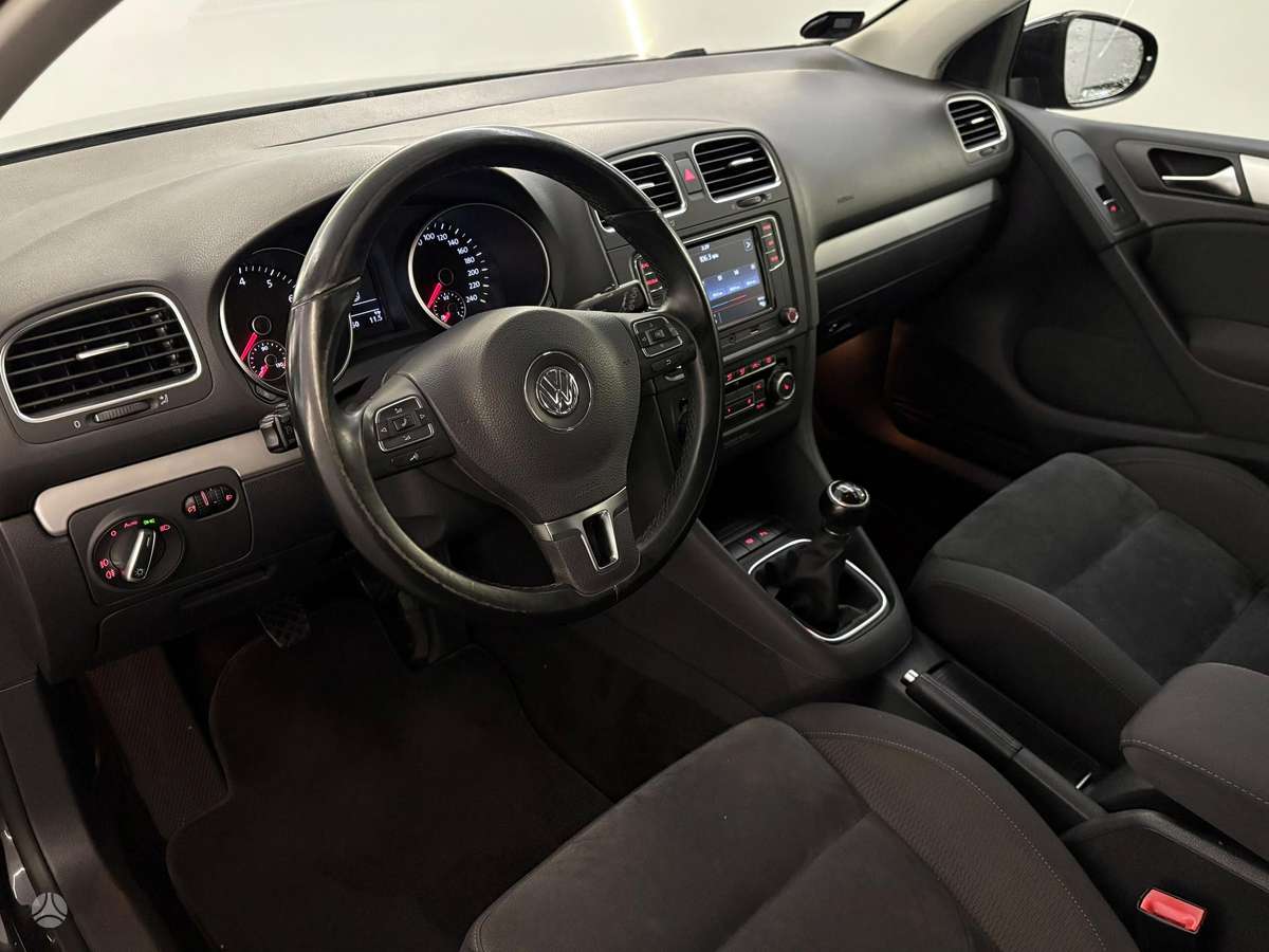 Volkswagen Golf - 2