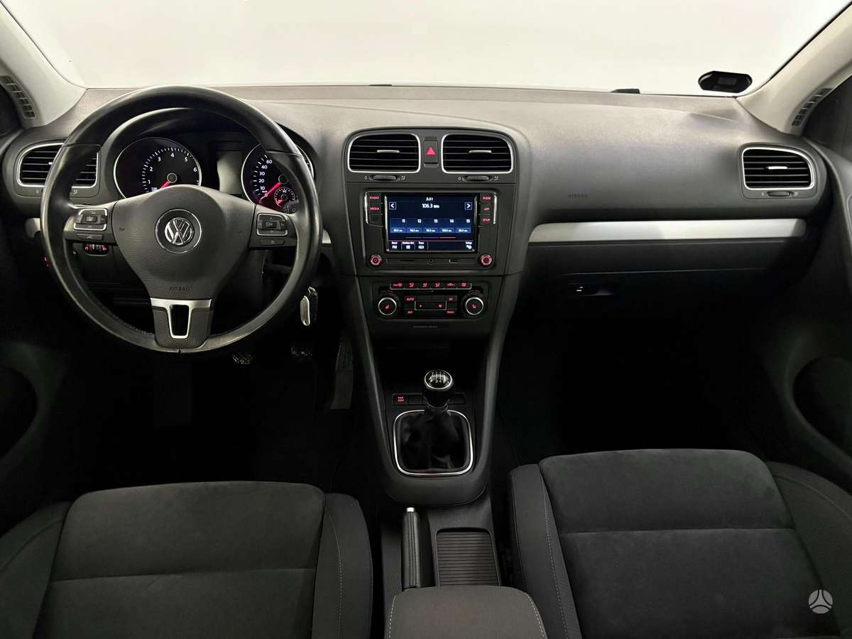 Volkswagen Golf - 8