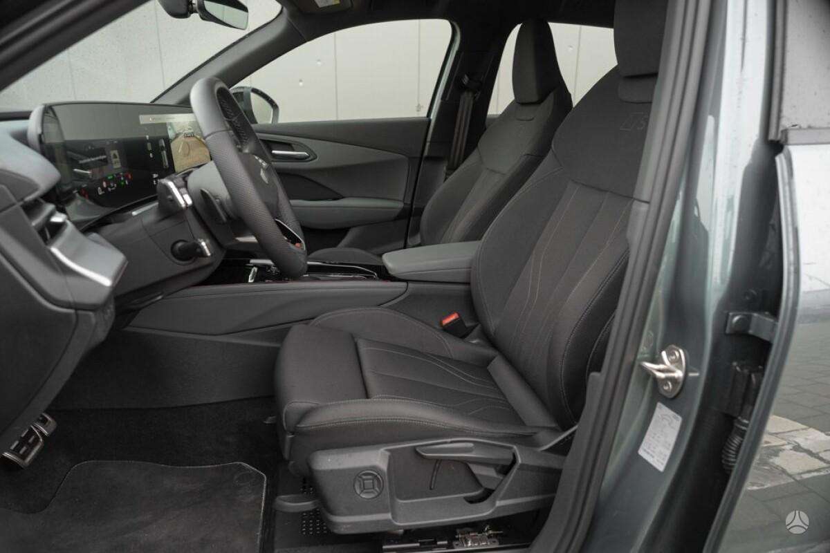 Audi Q3, 1.5 l., off-road / crossover