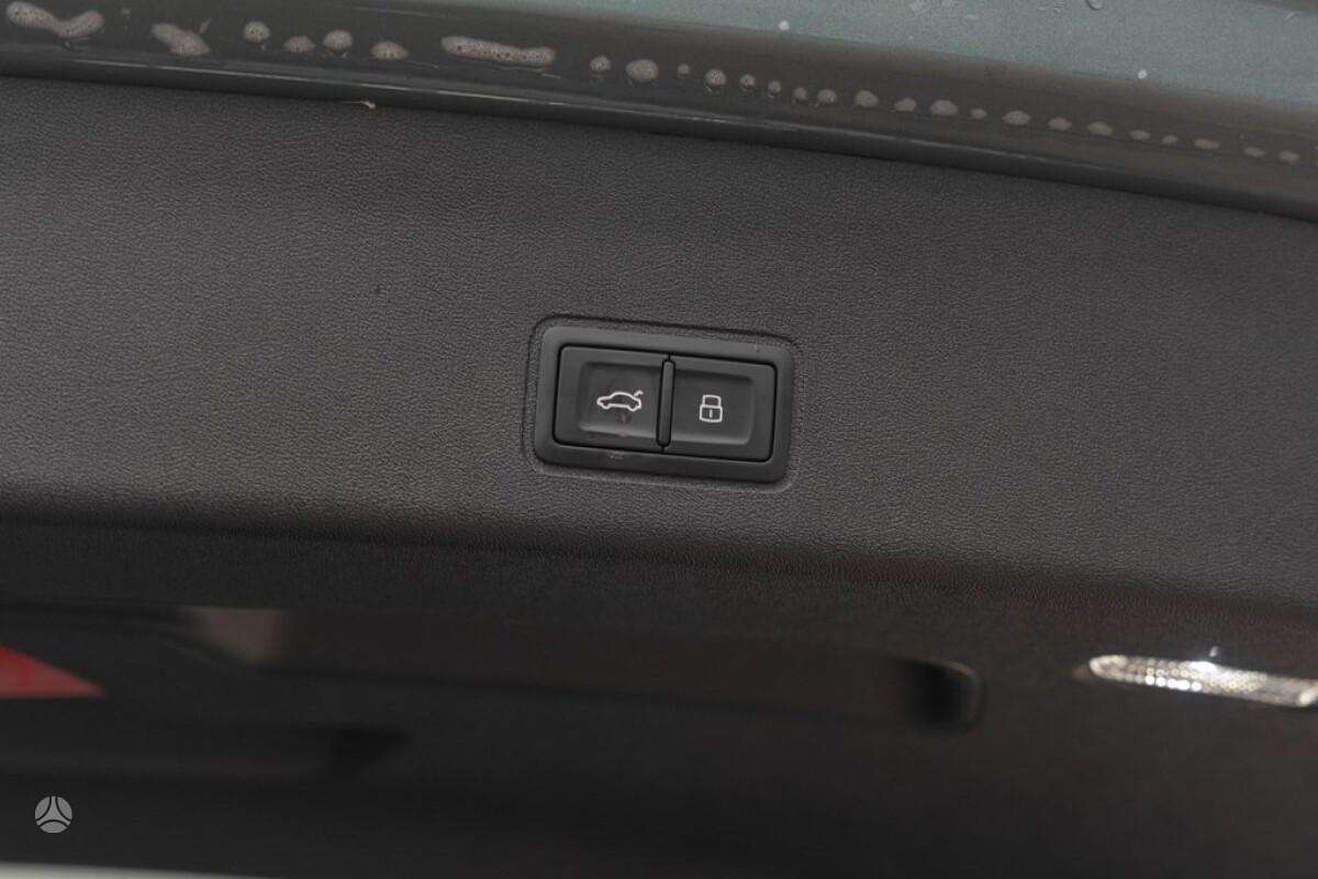 Audi Q3, 1.5 l., off-road / crossover