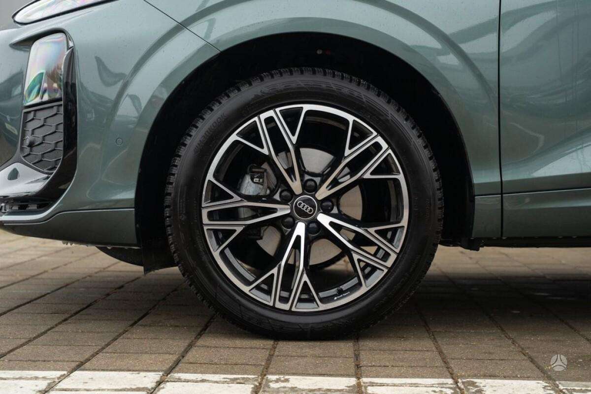 Audi Q3, 1.5 l., off-road / crossover
