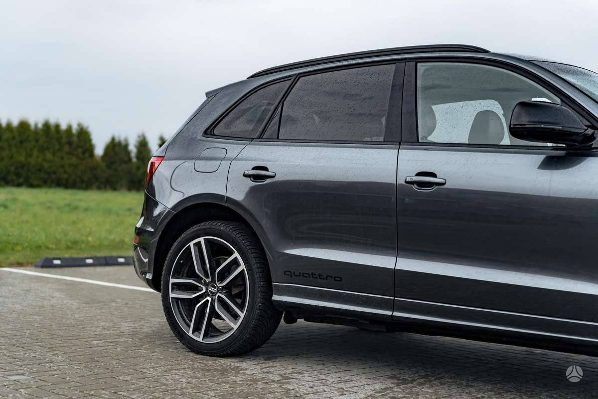 Audi Q5, 3.0 l., off-road / crossover
