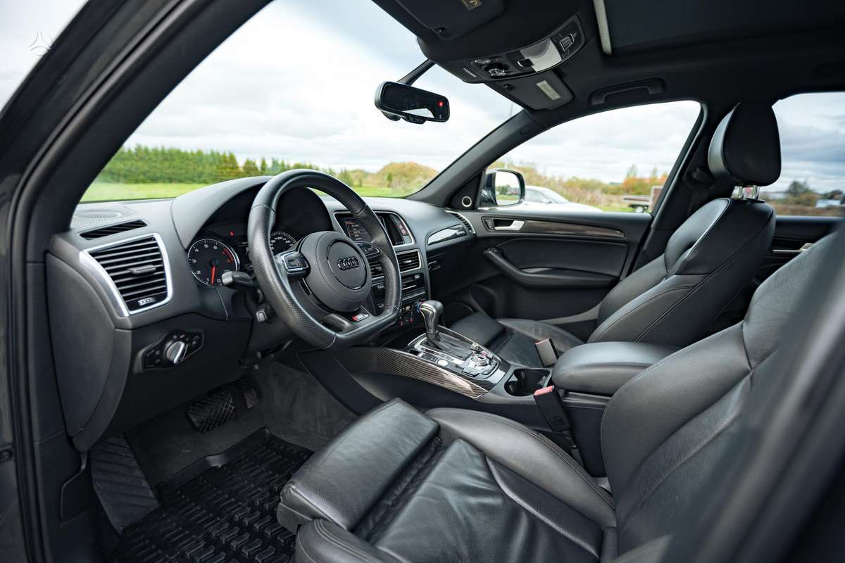 Audi Q5, 3.0 l., off-road / crossover