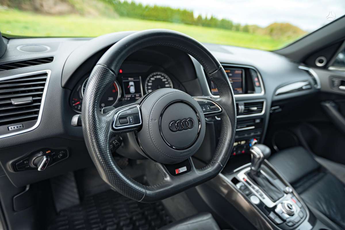 Audi Q5, 3.0 l., off-road / crossover