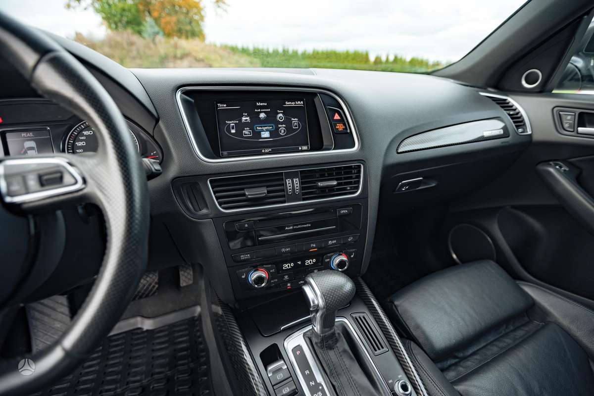 Audi Q5, 3.0 l., off-road / crossover