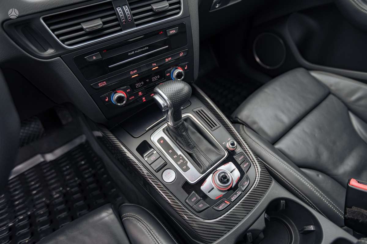 Audi Q5, 3.0 l., off-road / crossover
