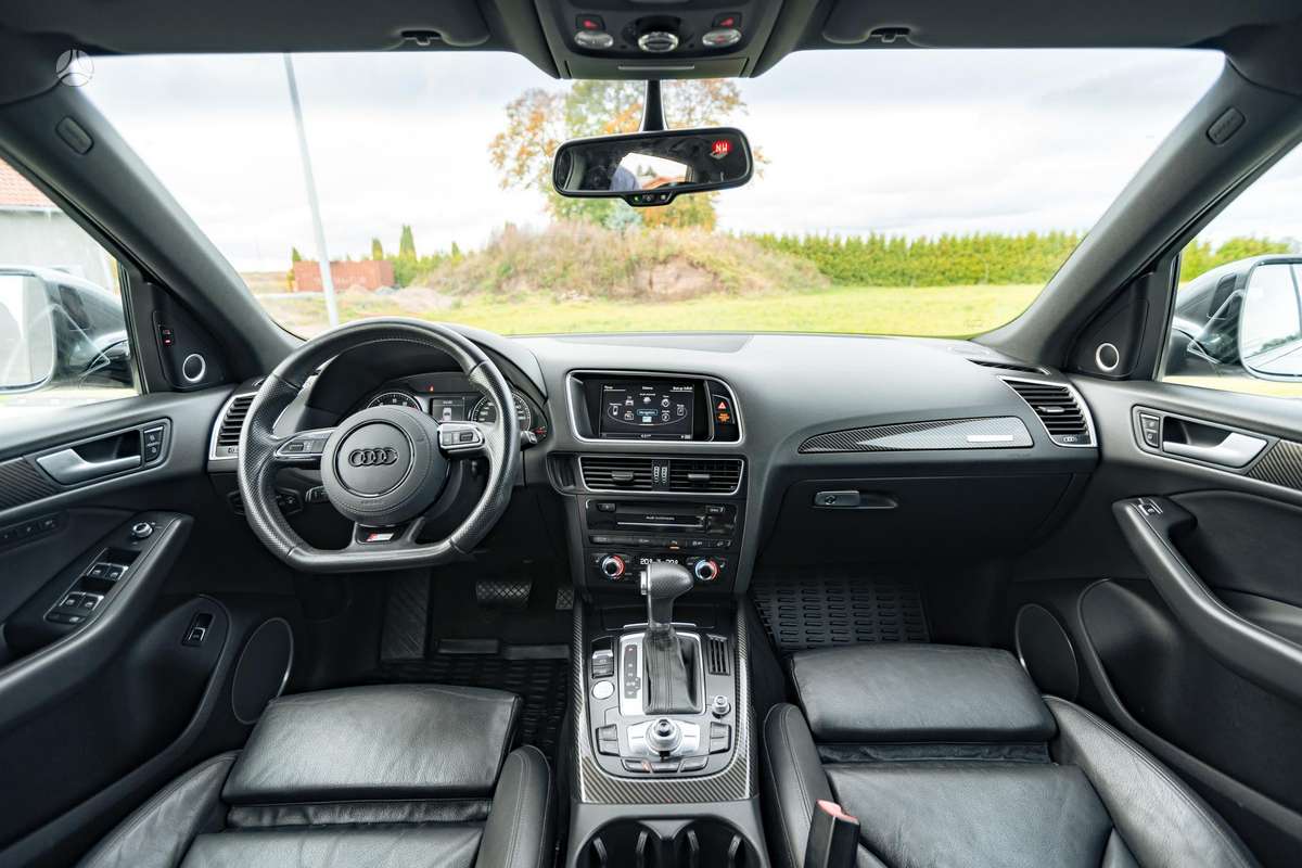 Audi Q5, 3.0 l., off-road / crossover