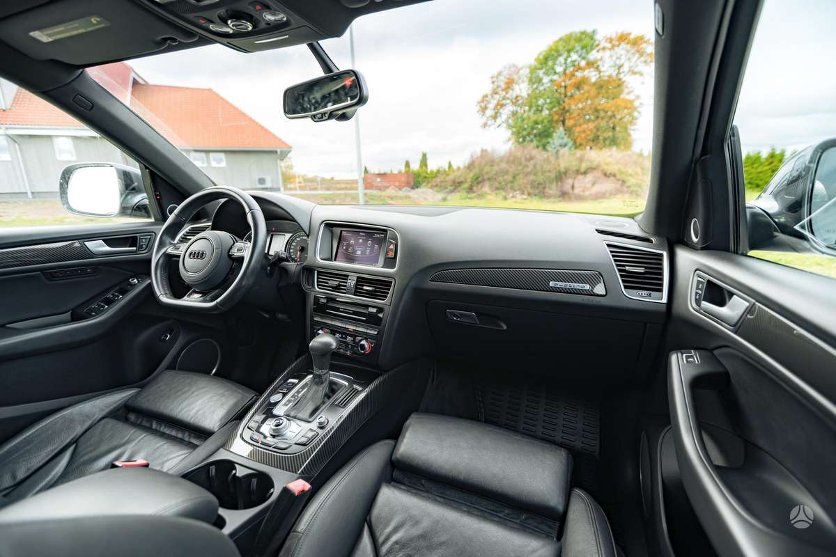 Audi Q5, 3.0 l., off-road / crossover