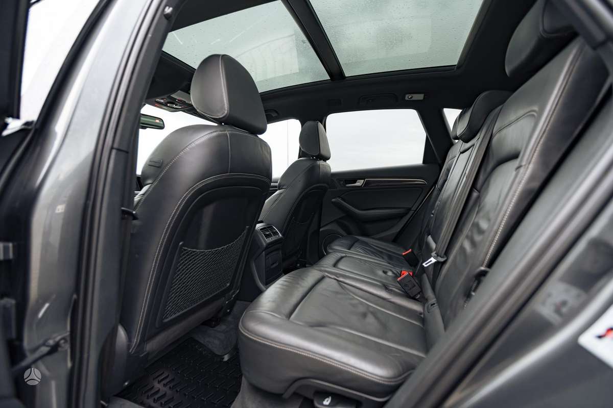 Audi Q5, 3.0 l., off-road / crossover