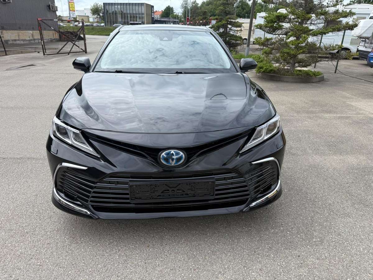 Toyota Camry - 5