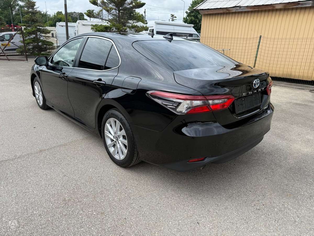 Toyota Camry - 4