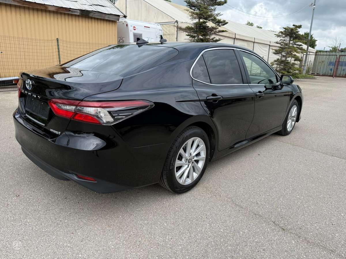 Toyota Camry - 3