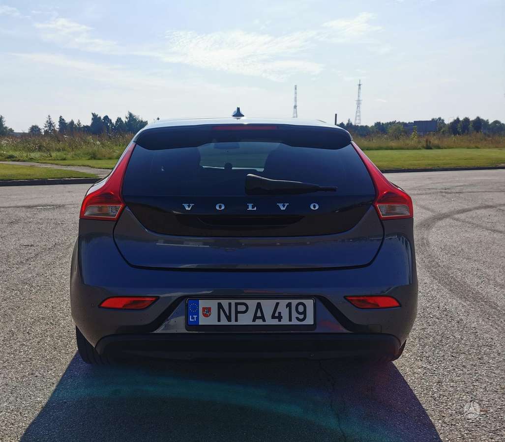 Volvo V40, 1.6 l., hatchback