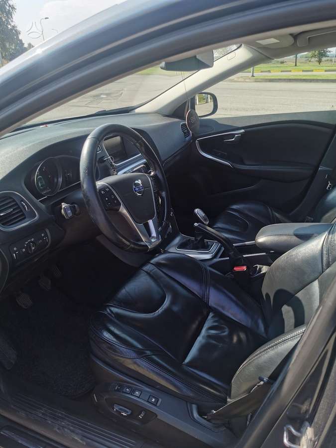 Volvo V40, 1.6 l., hatchback
