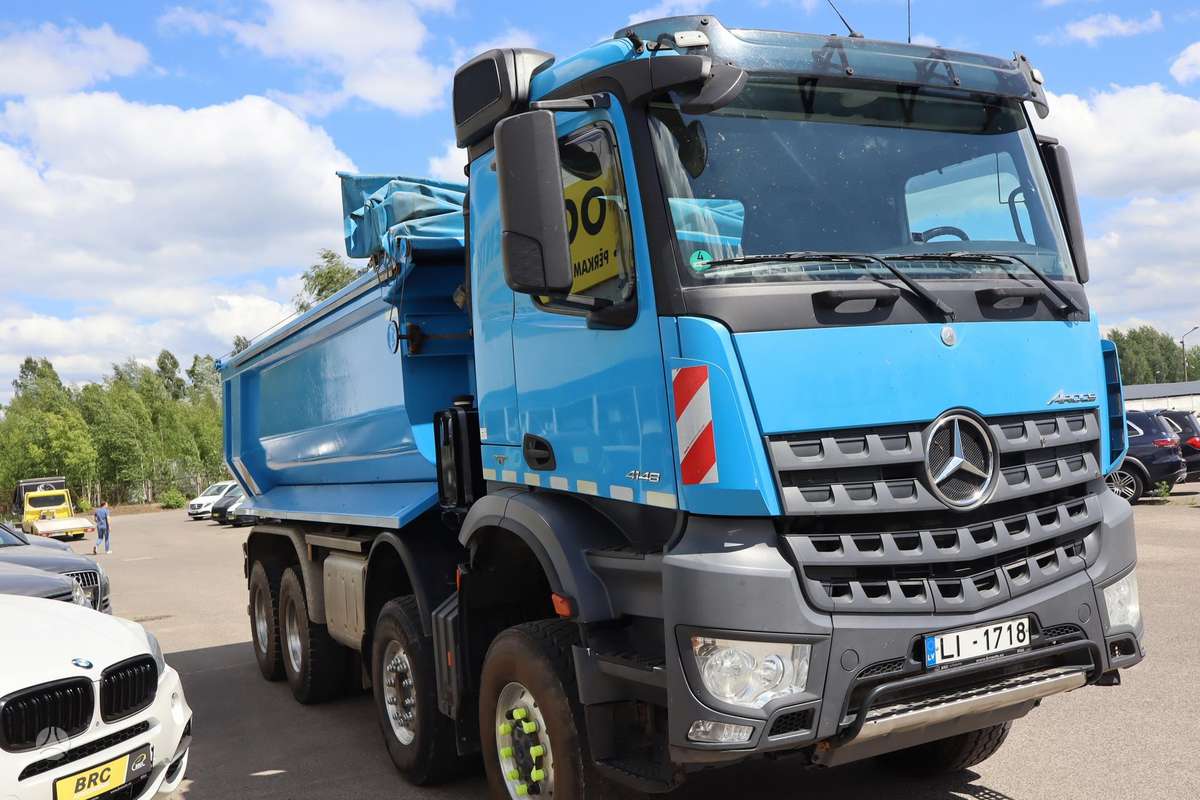 Mercedes-Benz Arocs, dumpers / tippers