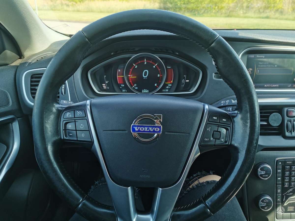 Volvo V40, 1.6 l., hatchback
