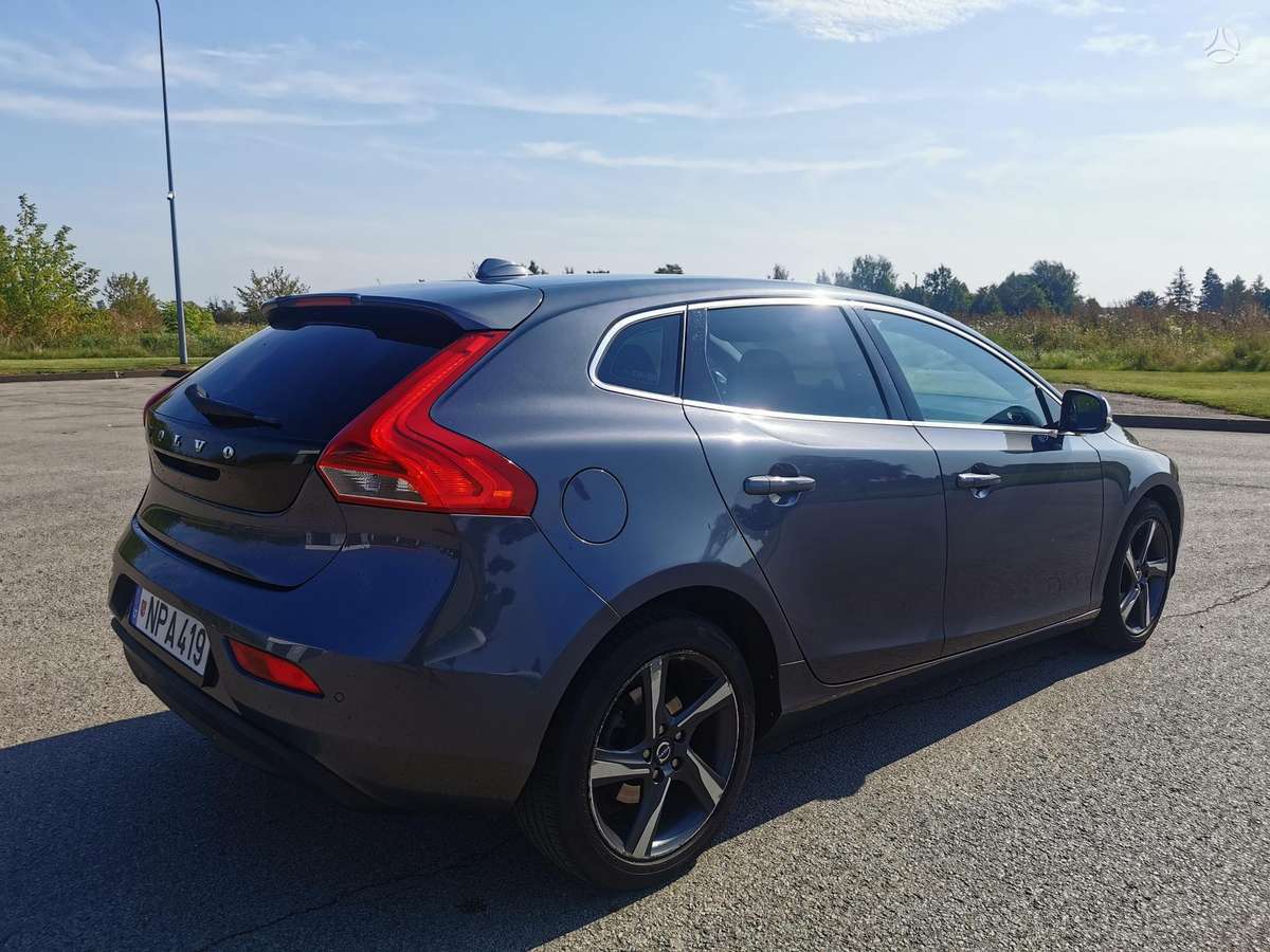 Volvo V40, 1.6 l., hatchback
