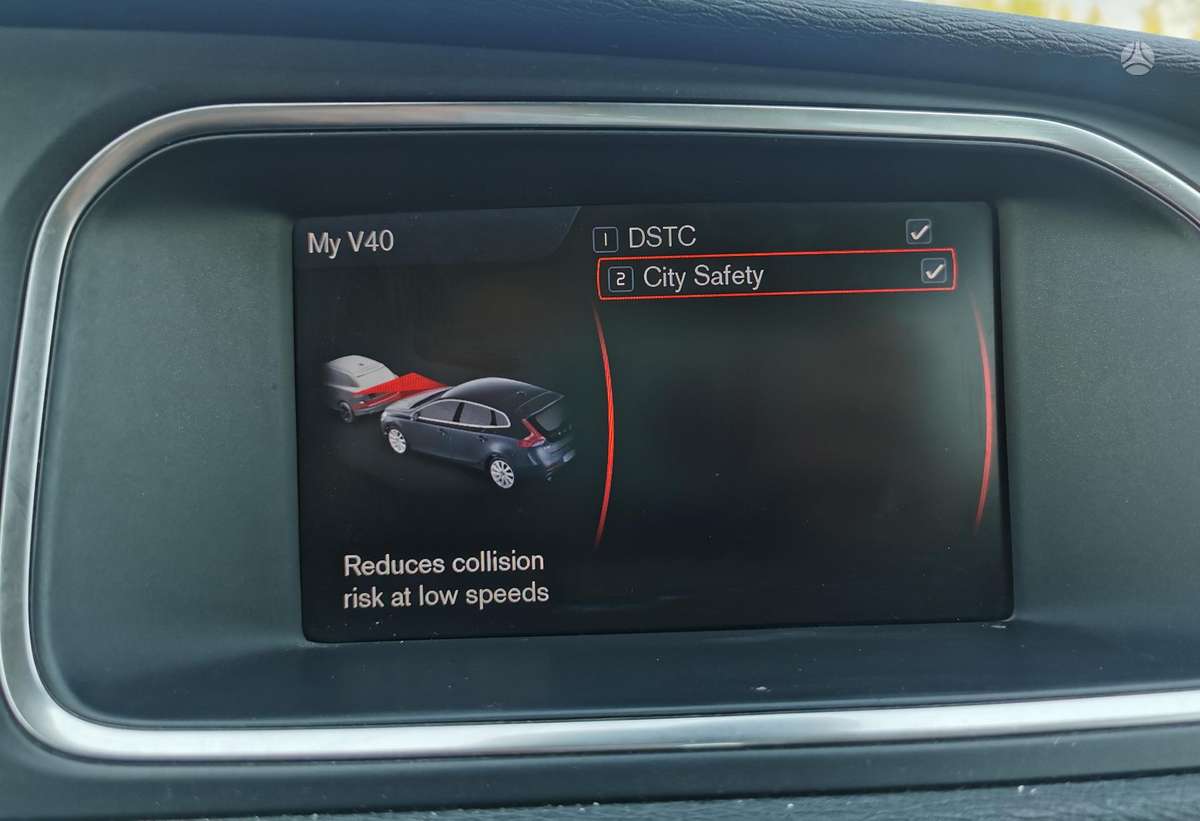 Volvo V40, 1.6 l., hatchback