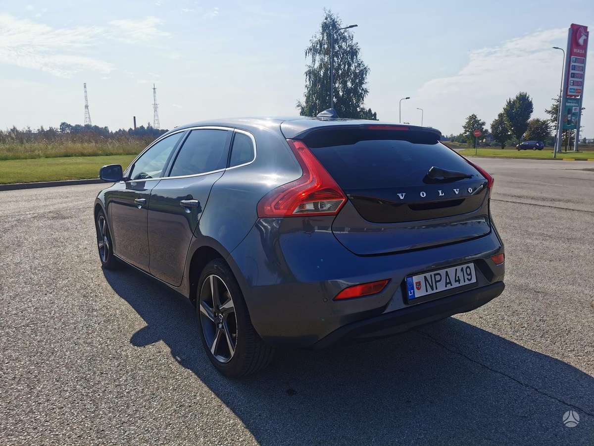 Volvo V40, 1.6 l., hatchback