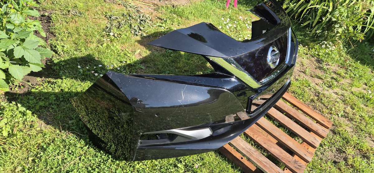 Nissan Leaf bumpers, lights