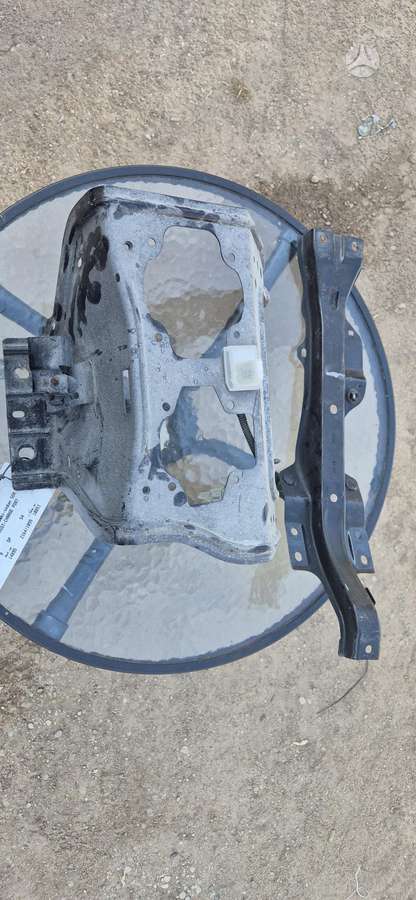 Nissan Leaf bumpers, lights