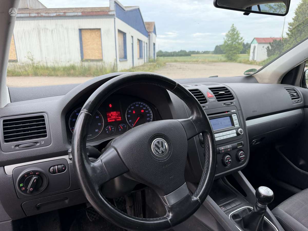 Volkswagen Golf - 6