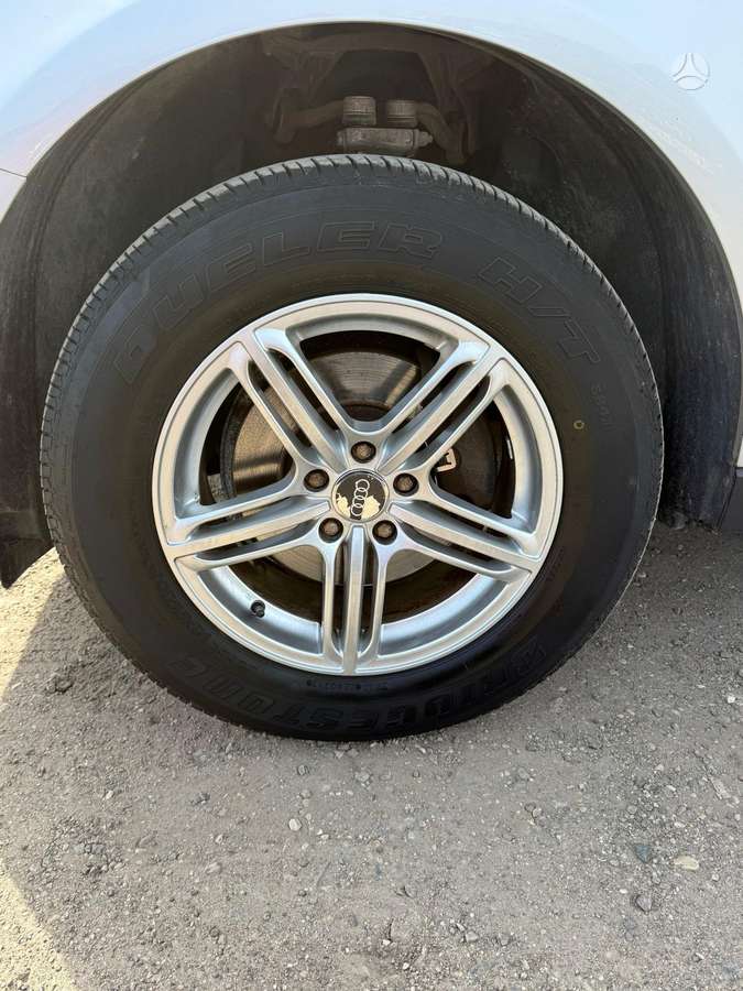 Audi Q5, 2.0 l., off-road / crossover